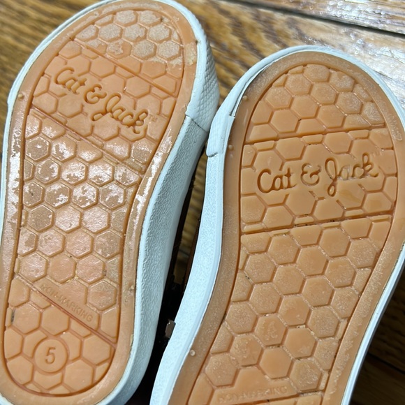 Cat & Jack brown chukka  boots w/blue liner.  Baby size 5.  Excellent condition. - Picture 9 of 10